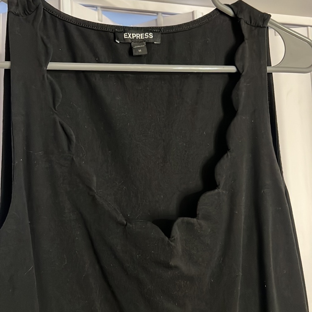 [Express] Bodycon scallop tank - Picture 2 of 2